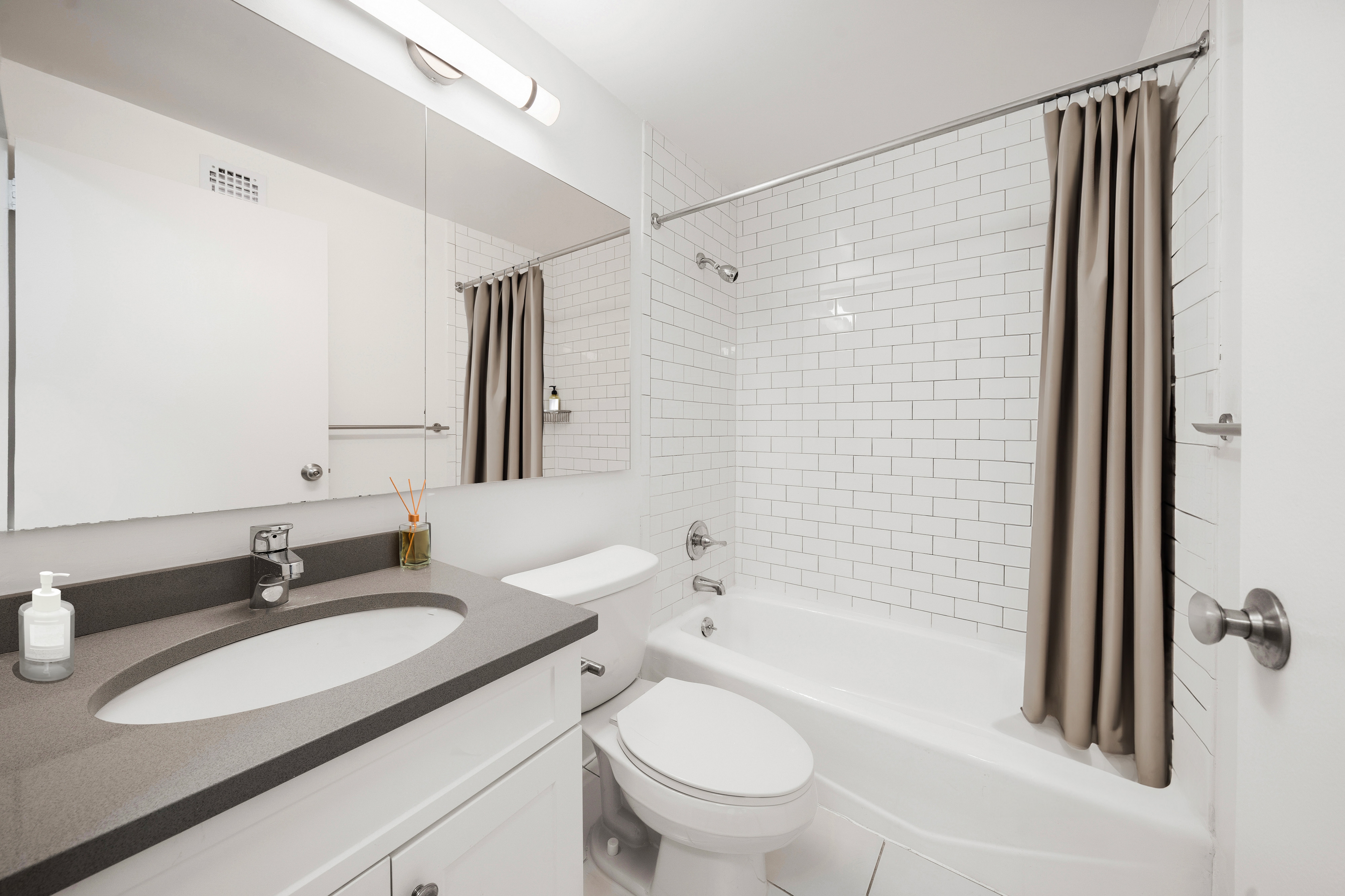 Gateway Apartments 3 of 12