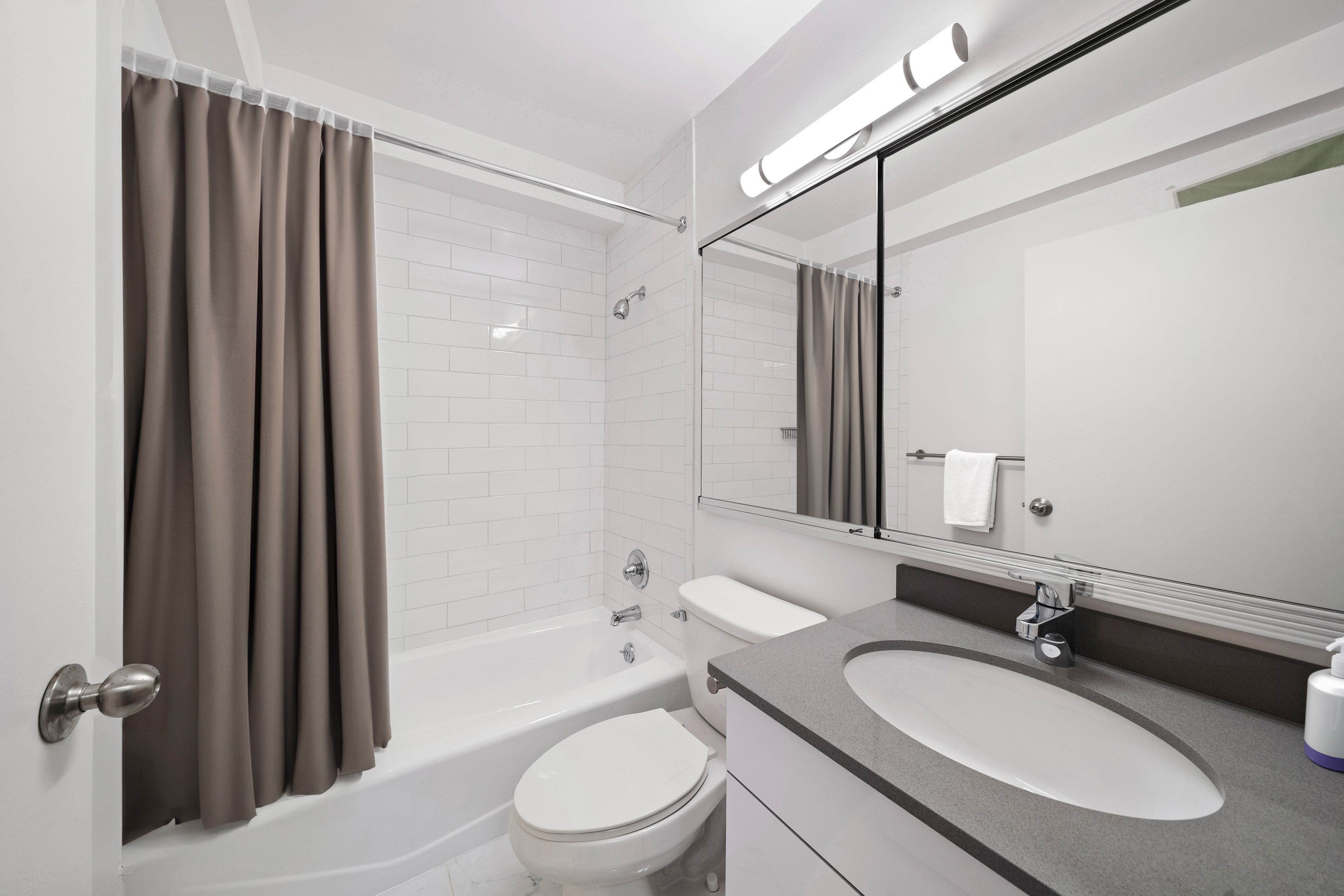 Gateway Apartments 6 of 7