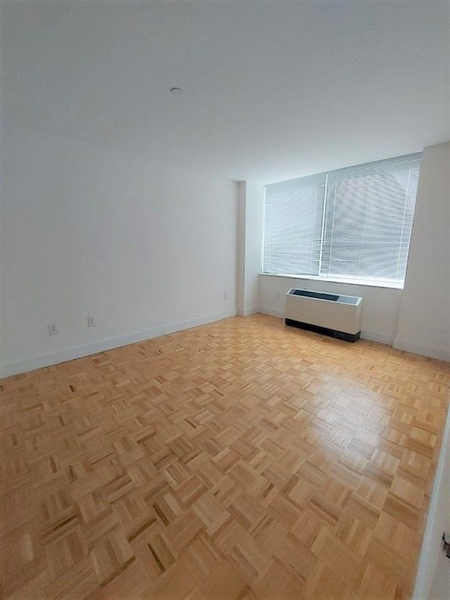 Kings & Queens Apartments 3 of 29