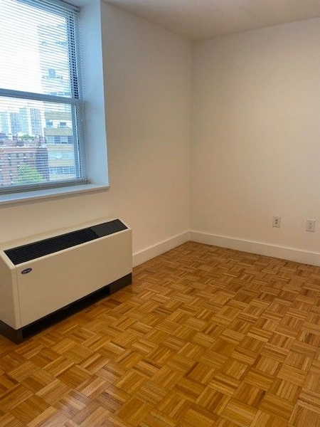 Kings & Queens Apartments 5 of 29
