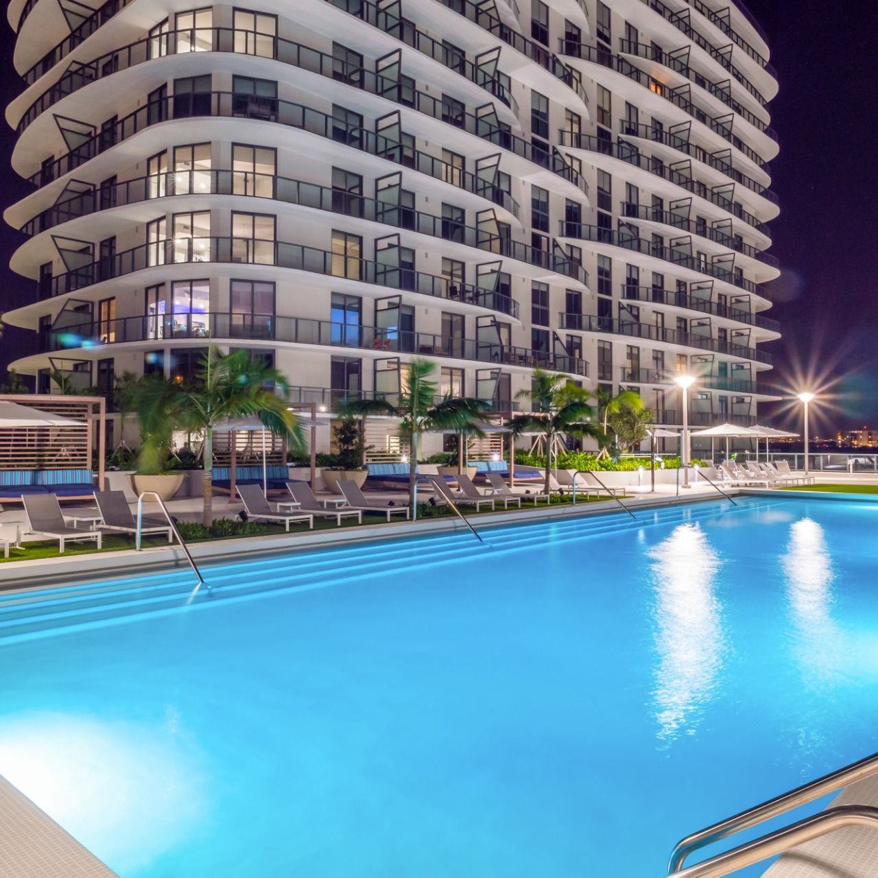 Swimming Pools Rooftop Swimming Pool at The Shoreline at Solé Mia Apartments in North Miami