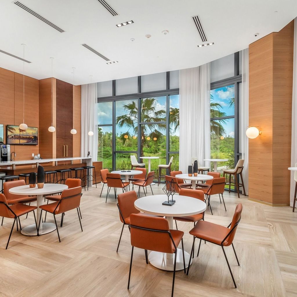 Resident Lounges Resident Lounge Dining Area at The Shoreline at SoLé Mia Luxury Apartments in North Miami