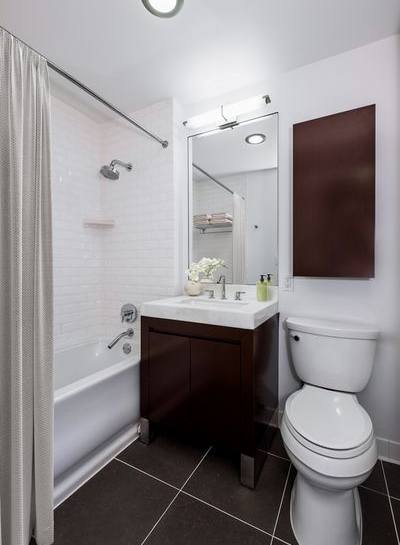 Apartment bathroom with bathtub and vanity